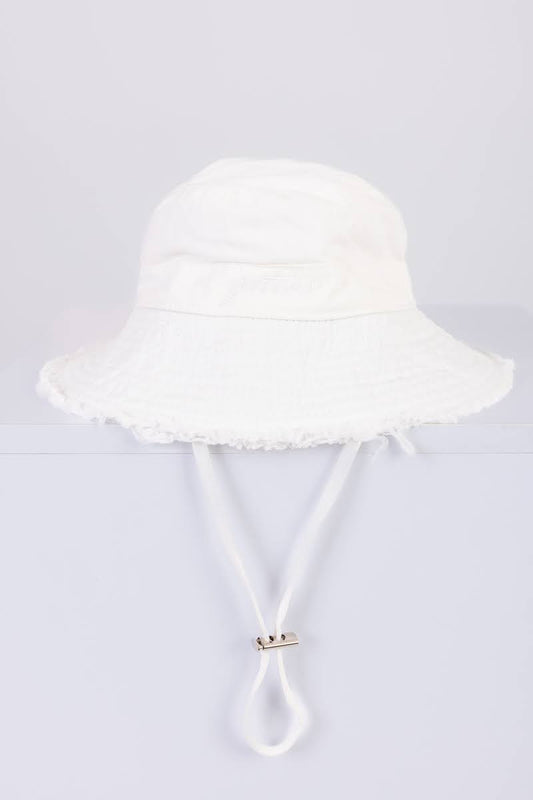 WHITE BUCKET HAT