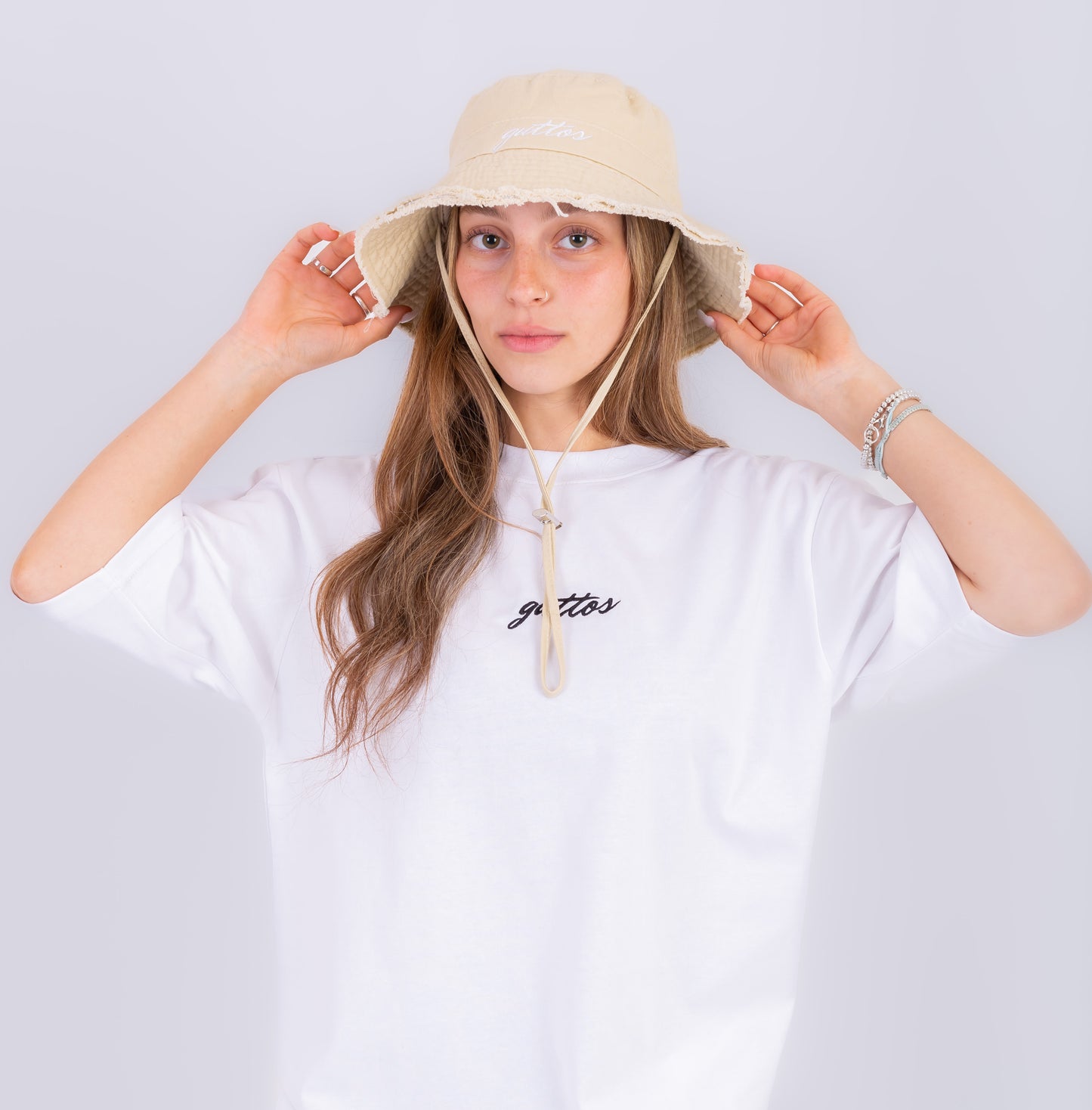 BEIGE BUCKET HAT