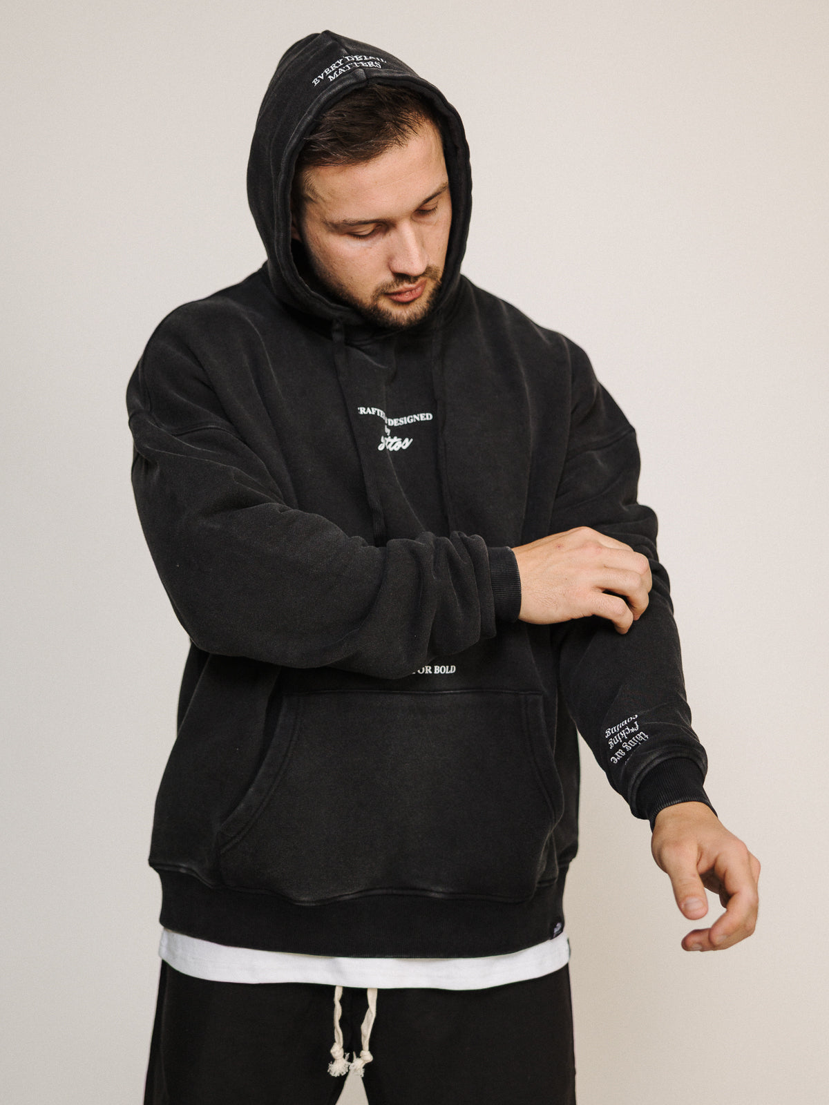 ESSENTIAL HOODIE BLACK WASH