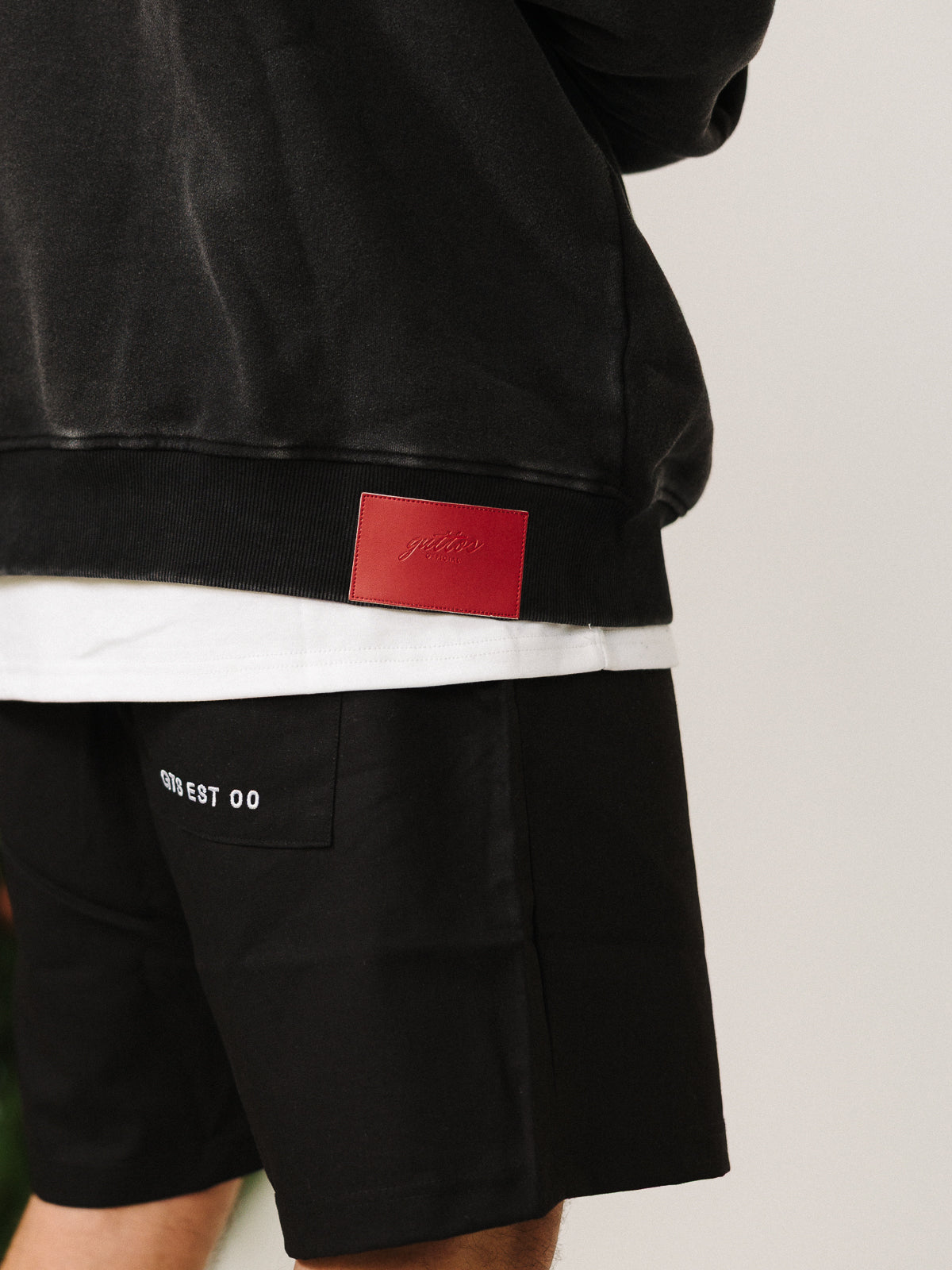 ESSENTIAL HOODIE BLACK WASH