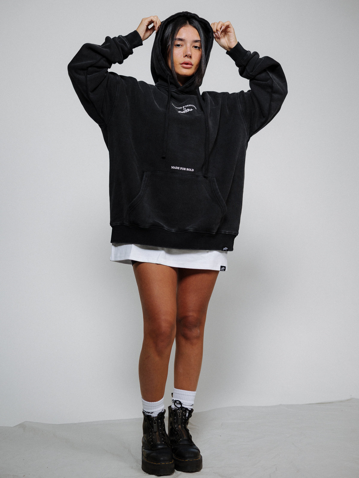 ESSENTIAL HOODIE BLACK WASH