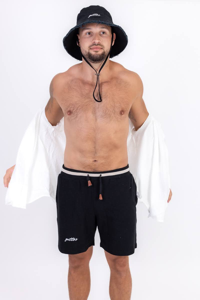 BLACK BUCKET HAT