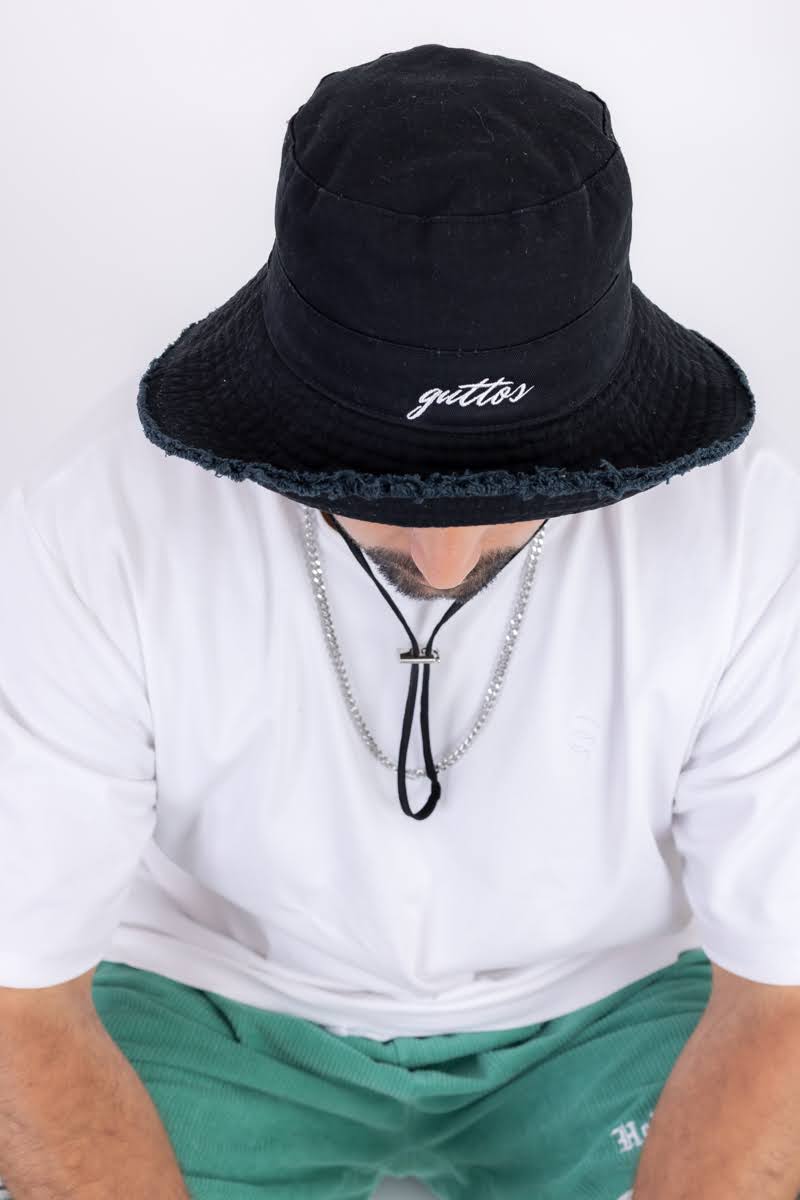 BLACK BUCKET HAT