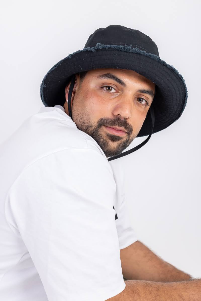 BLACK BUCKET HAT