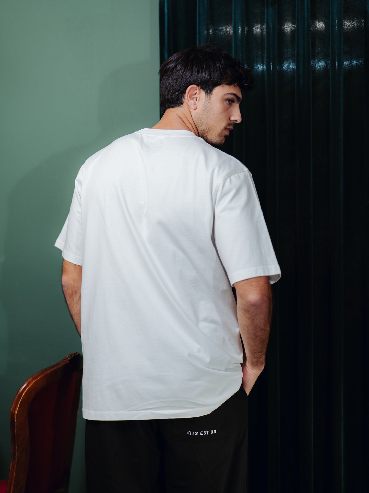 GUTTOS WHITE