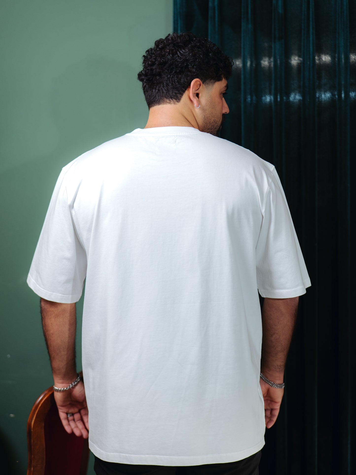 GUTTOS WHITE