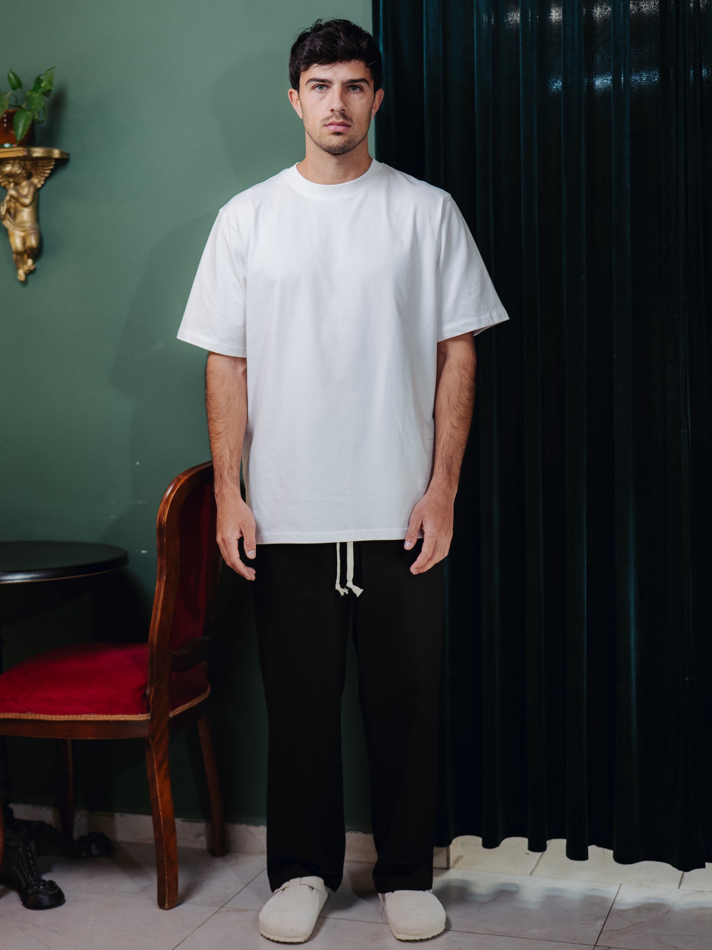 GUTTOS WHITE