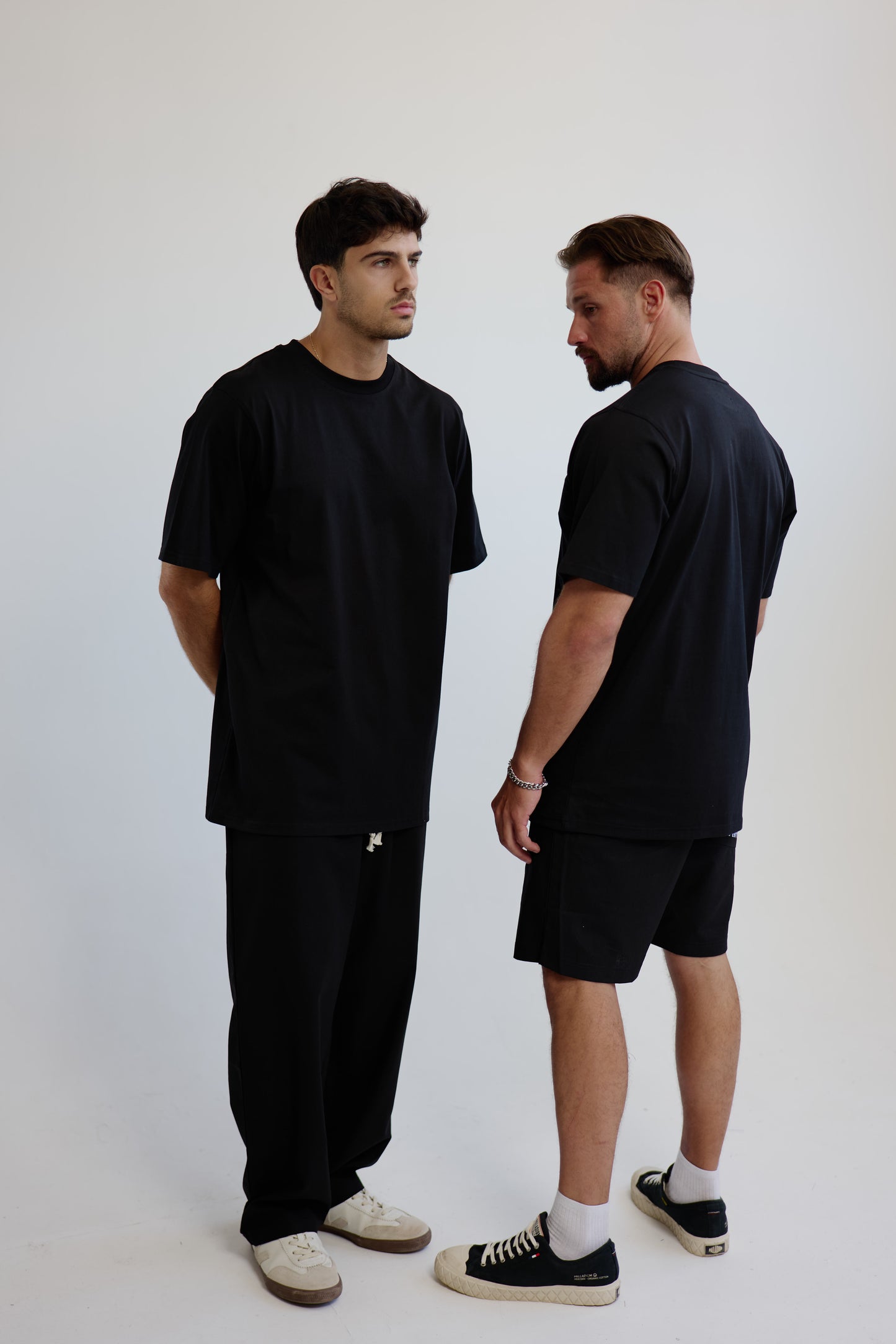 GUTTOS BLACK