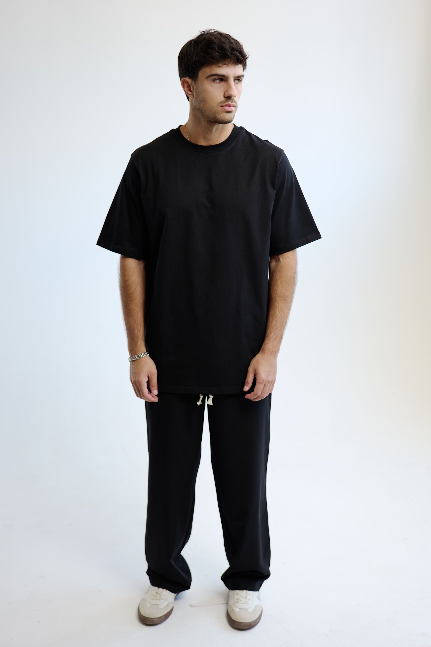 GUTTOS BLACK